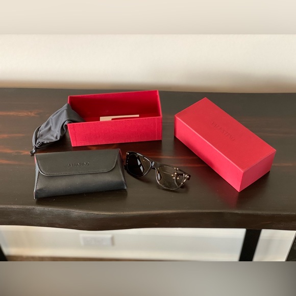 Valentino cateye sunglasses - Picture 3 of 7